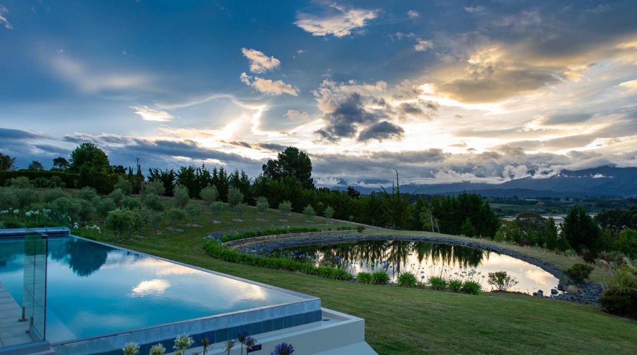 Windhover Suites Tasman Bagian luar foto