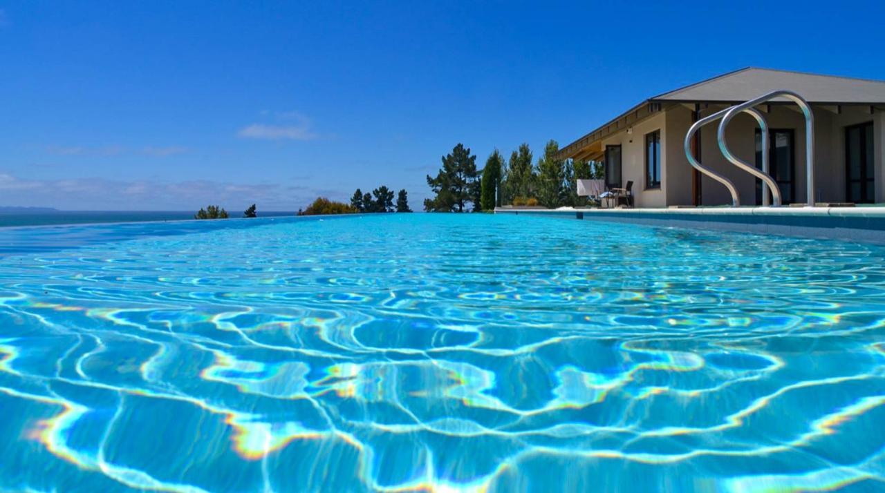 Windhover Suites Tasman Bagian luar foto