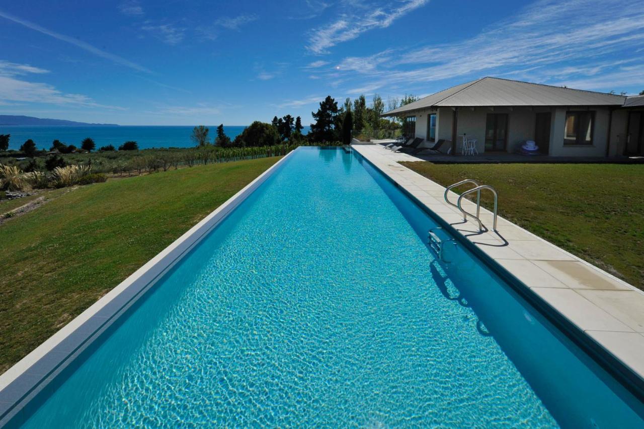 Windhover Suites Tasman Bagian luar foto