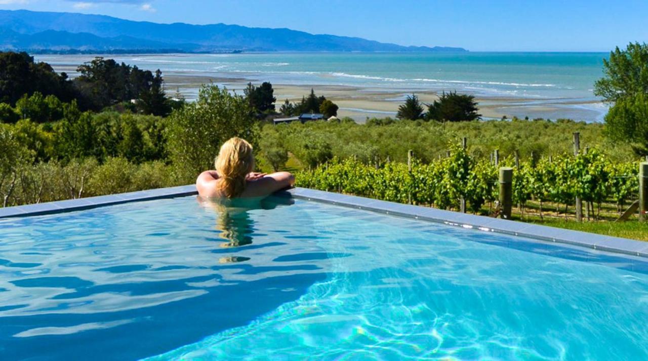 Windhover Suites Tasman Bagian luar foto