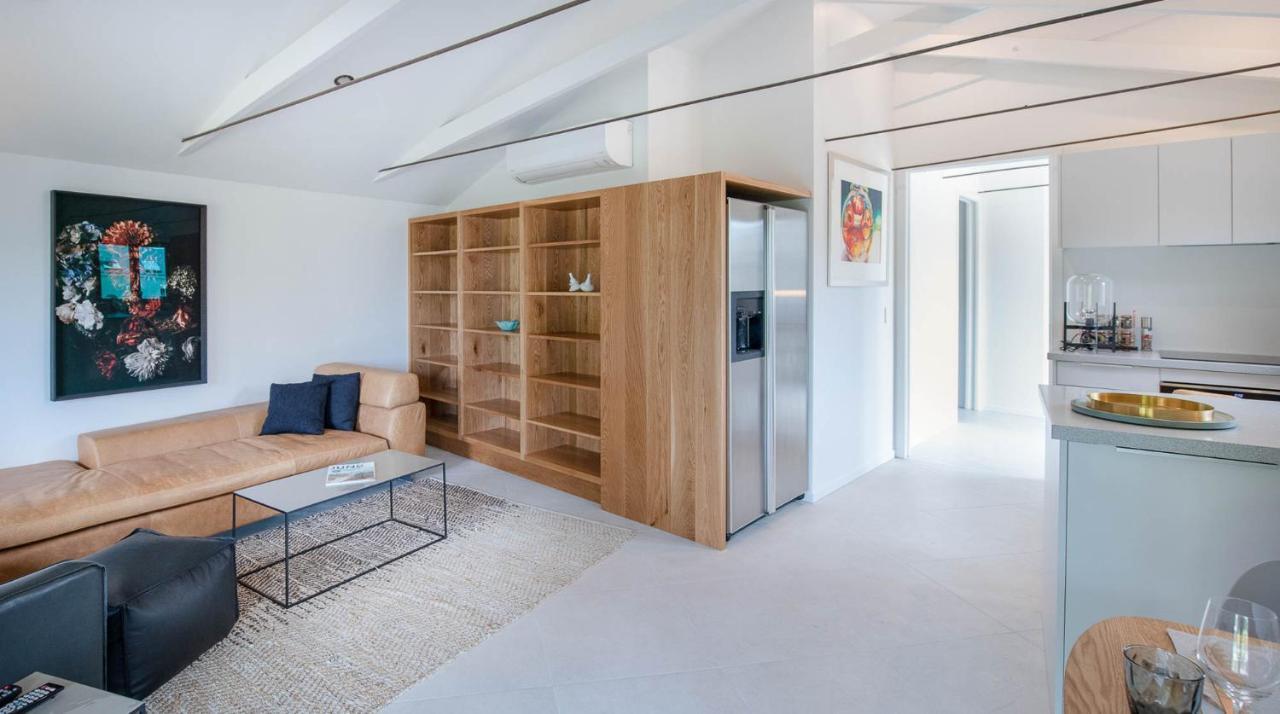 Windhover Suites Tasman Bagian luar foto