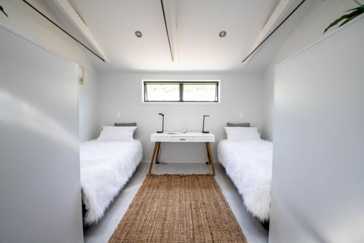 Windhover Suites Tasman Bagian luar foto