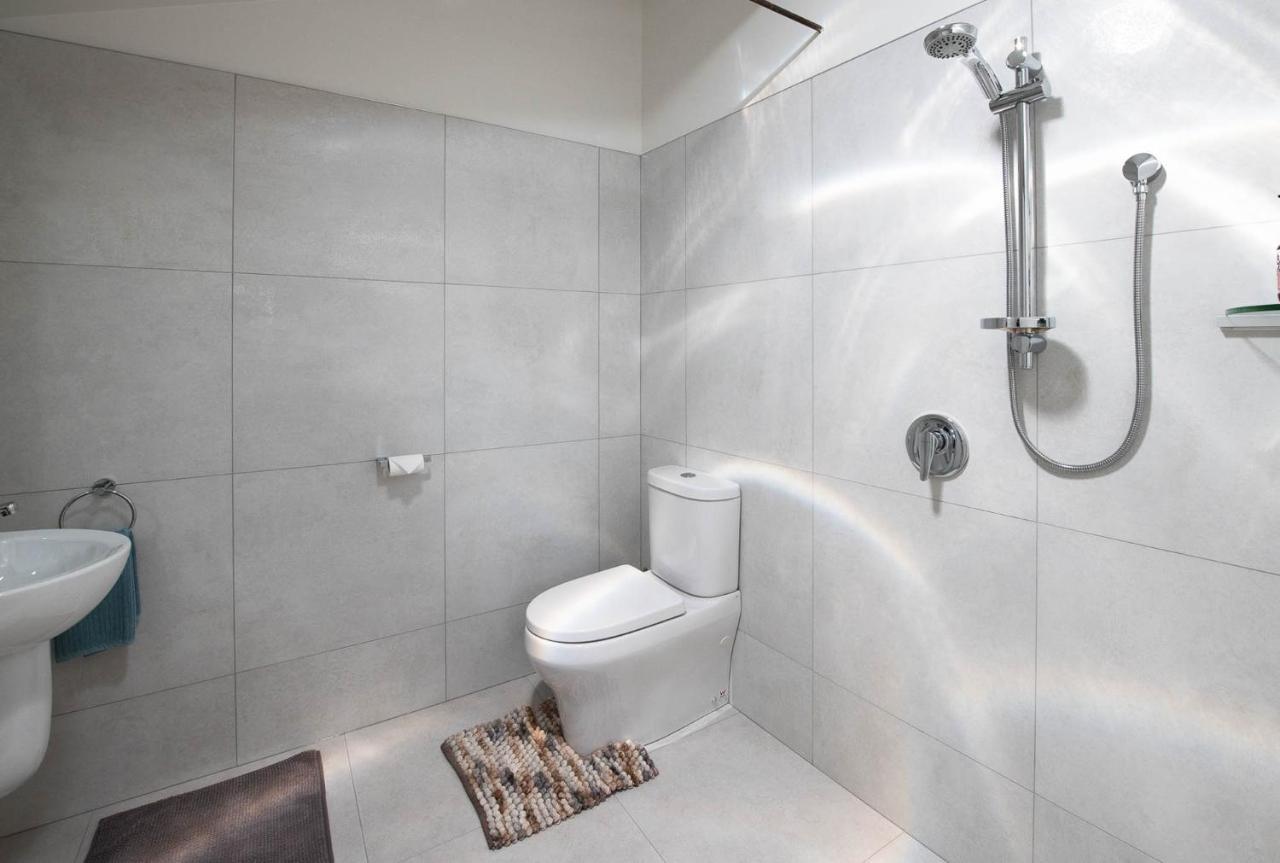 Windhover Suites Tasman Bagian luar foto