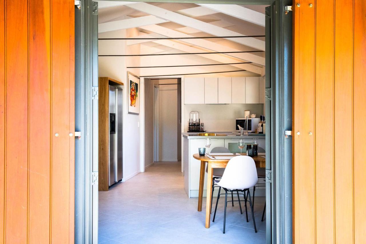 Windhover Suites Tasman Bagian luar foto