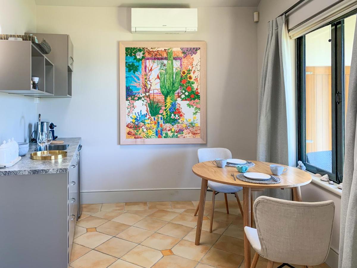 Windhover Suites Tasman Bagian luar foto