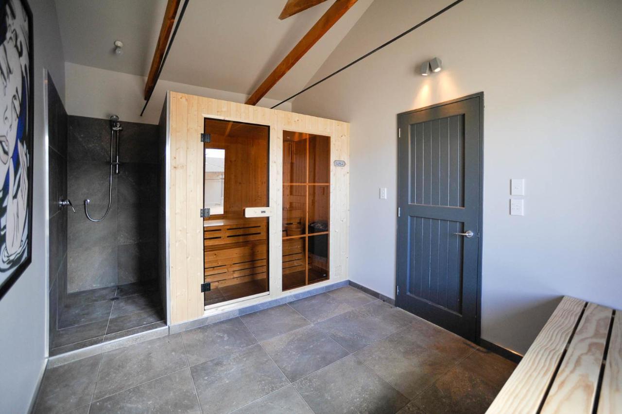 Windhover Suites Tasman Bagian luar foto