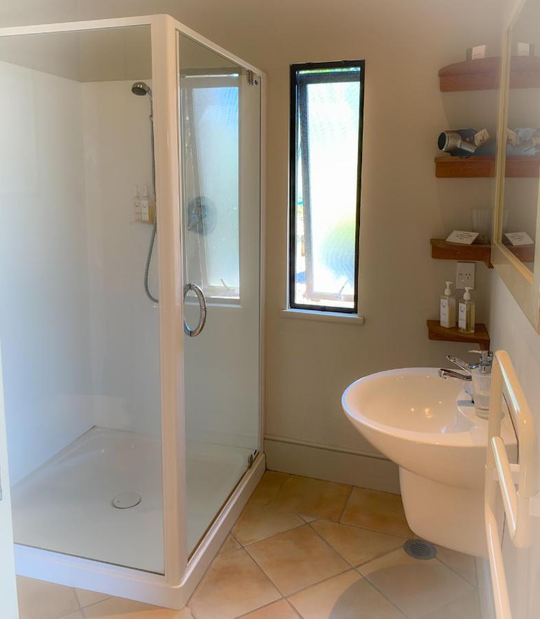 Windhover Suites Tasman Bagian luar foto