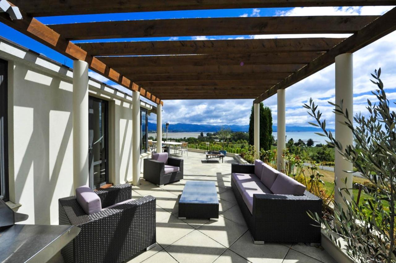 Windhover Suites Tasman Bagian luar foto