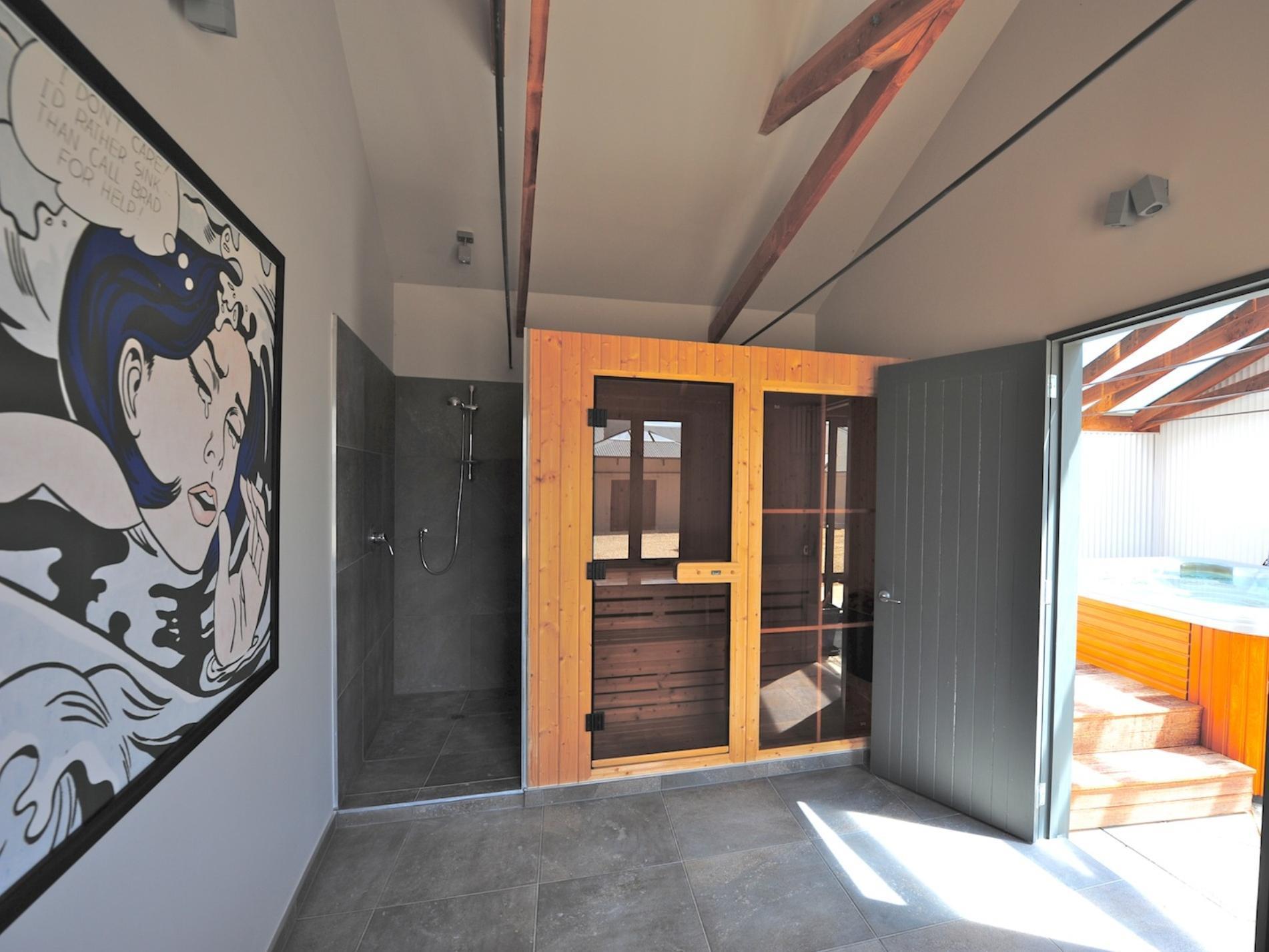 Windhover Suites Tasman Bagian luar foto