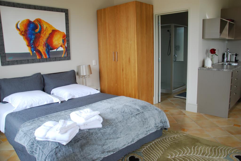 Windhover Suites Tasman Bagian luar foto