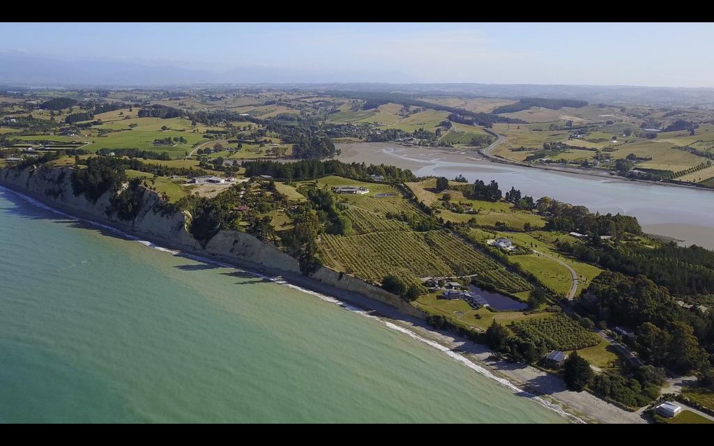 Windhover Suites Tasman Bagian luar foto