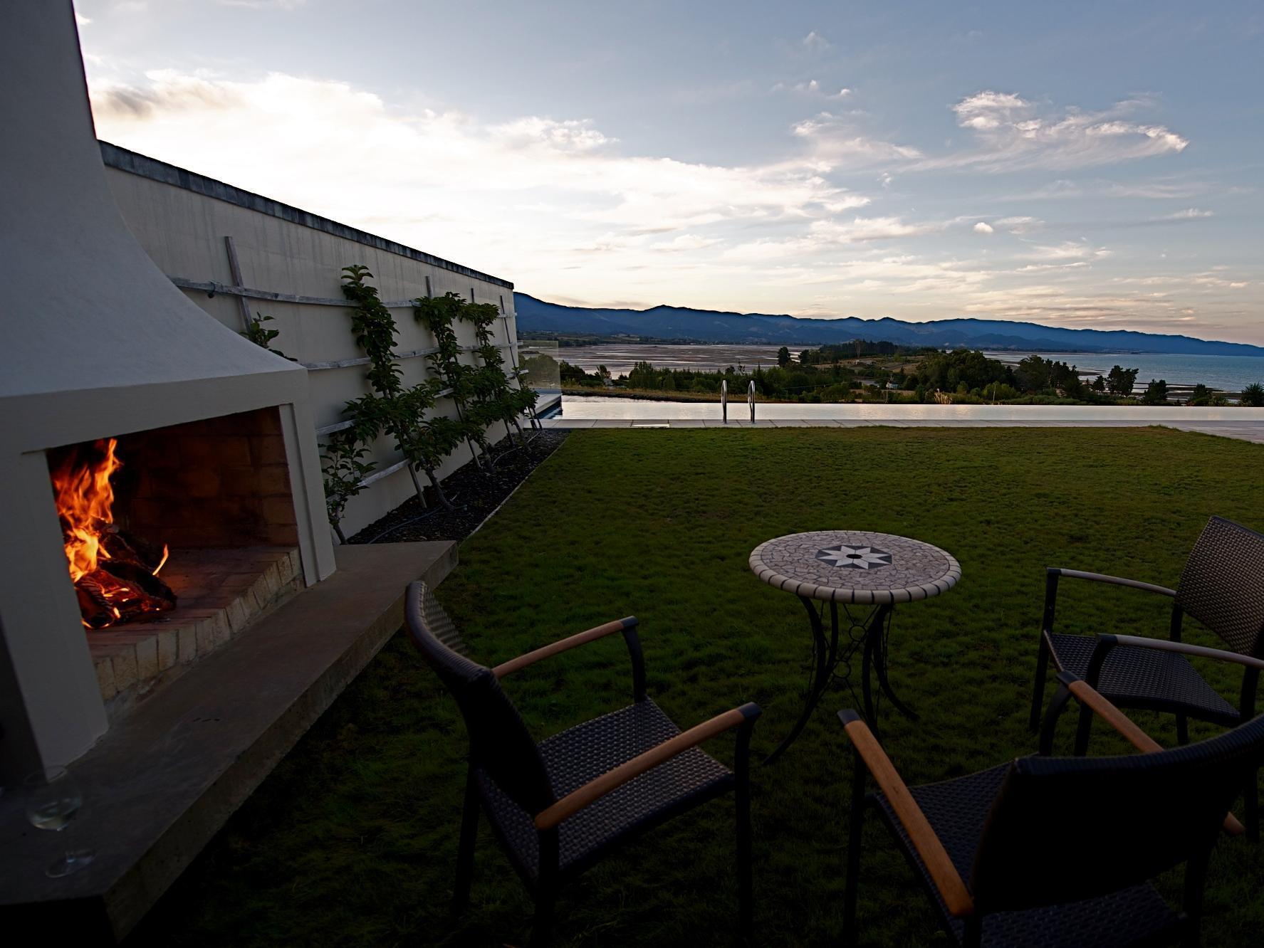 Windhover Suites Tasman Bagian luar foto
