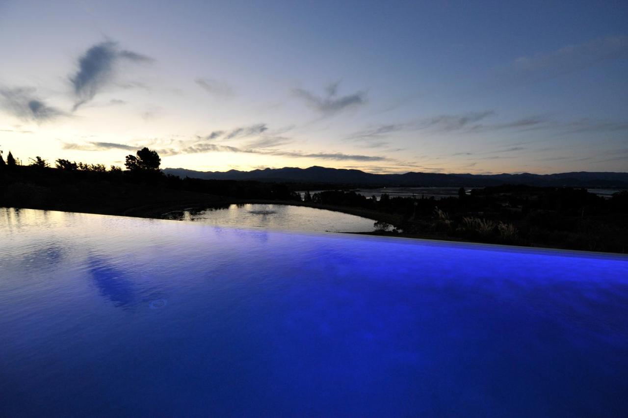 Windhover Suites Tasman Bagian luar foto