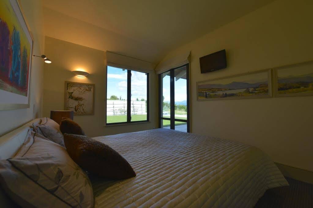Windhover Suites Tasman Bagian luar foto
