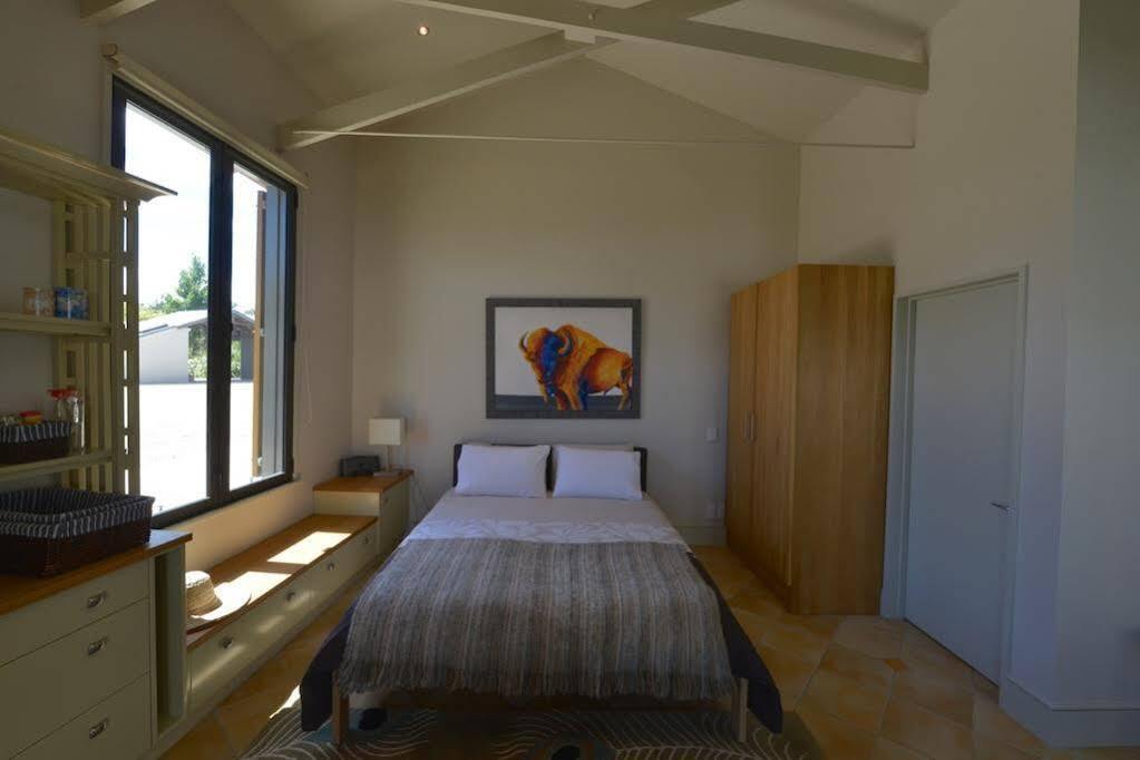 Windhover Suites Tasman Bagian luar foto